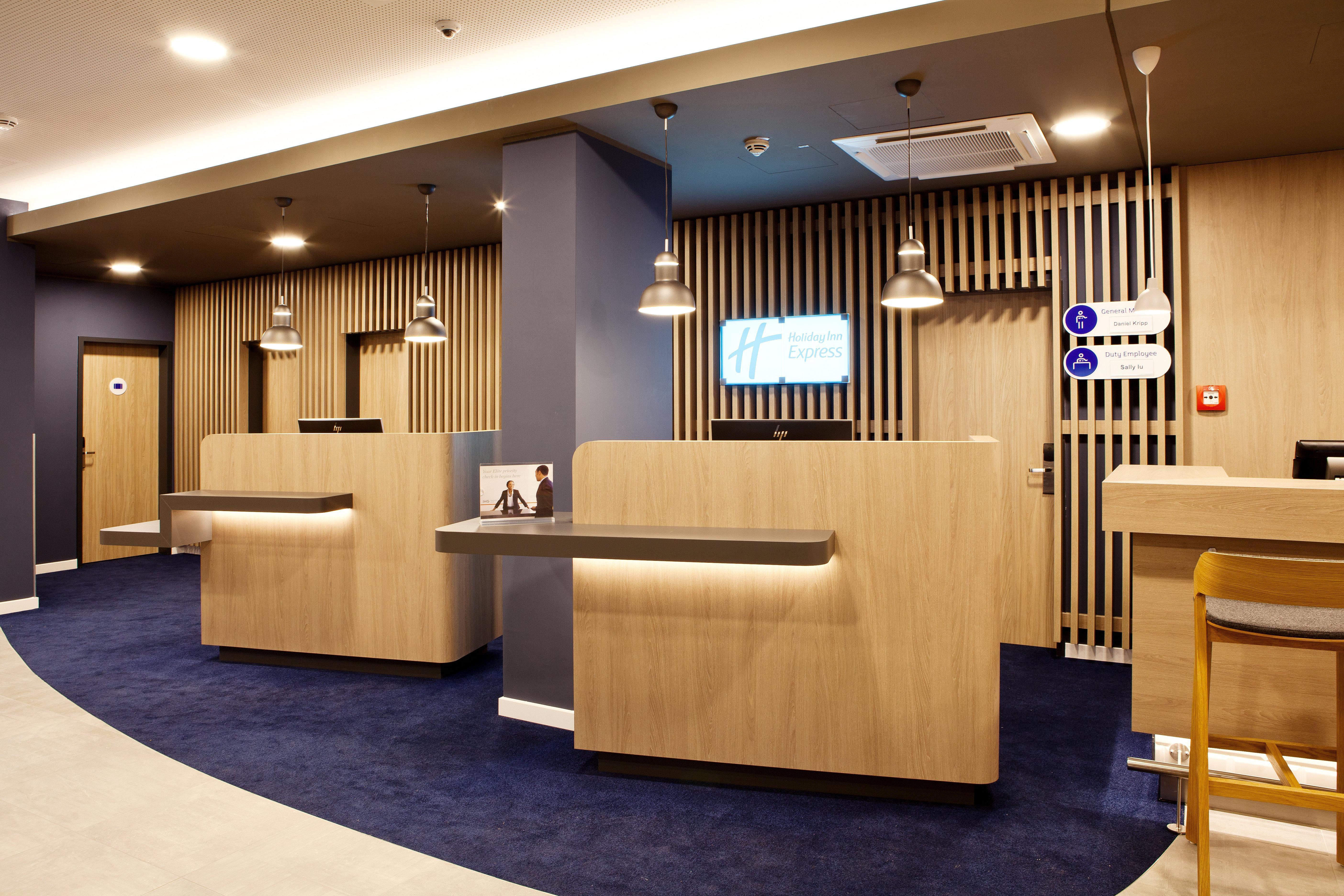 Holiday Inn Express - Sindelfingen By Ihg Bagian luar foto