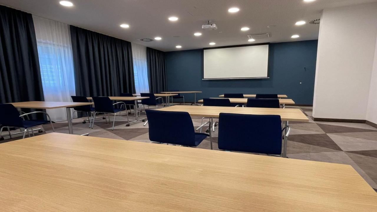 Holiday Inn Express - Sindelfingen By Ihg Bagian luar foto
