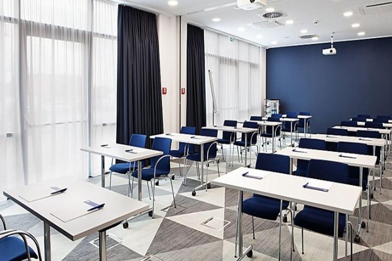 Holiday Inn Express - Sindelfingen By Ihg Bagian luar foto